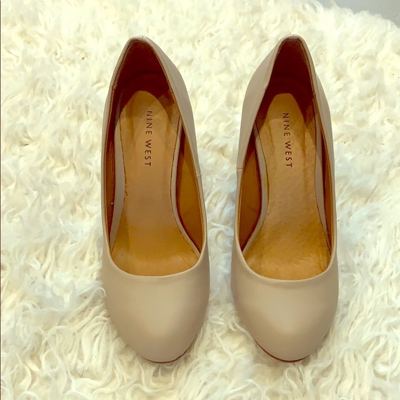 Nine West Shoes - Nine West matte round toe heels size 5